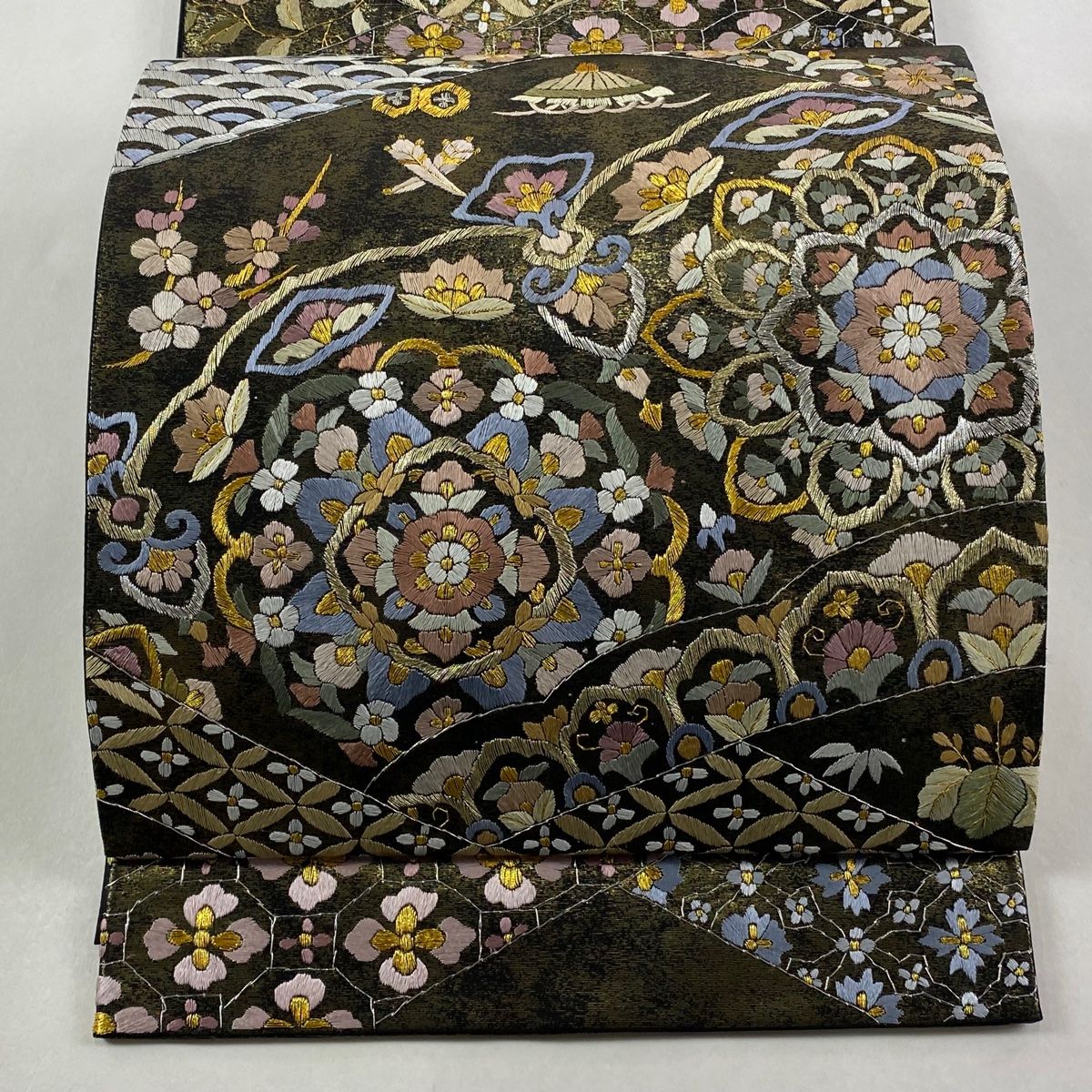 袋帯 華文 宝尽くし 金銀糸 箔 黒 六通 正絹