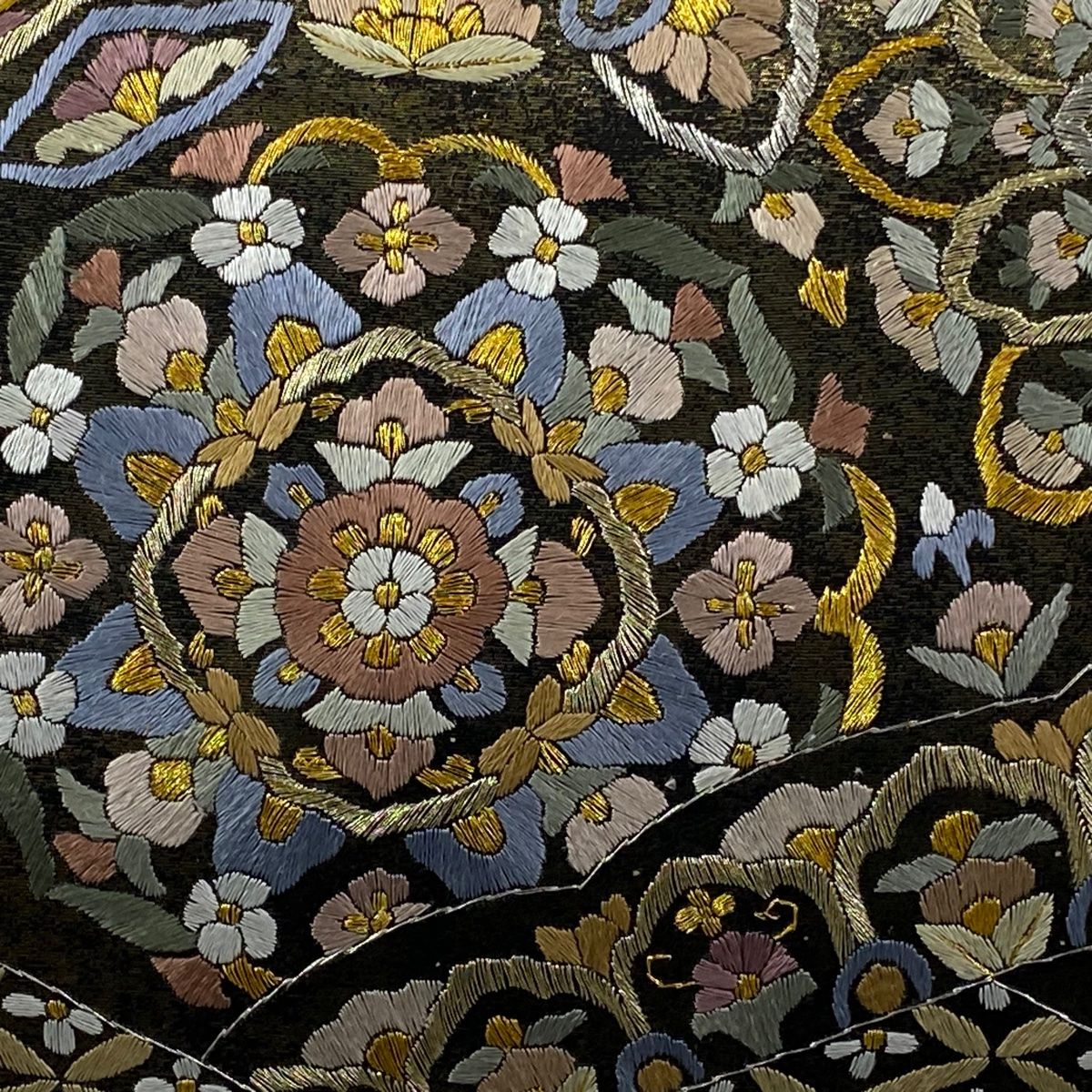 袋帯 華文 宝尽くし 金銀糸 箔 黒 六通 正絹