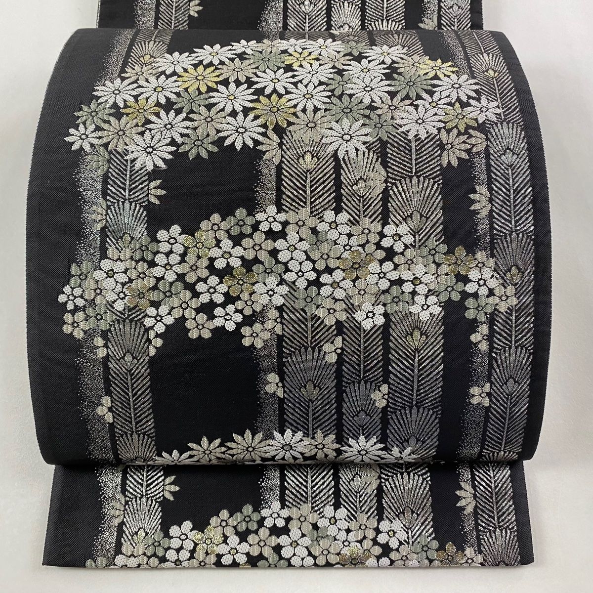 美品】 袋帯 逸品 落款 証紙 時枝洋梅 梅 若松 本場筑前博多織 黒 六通