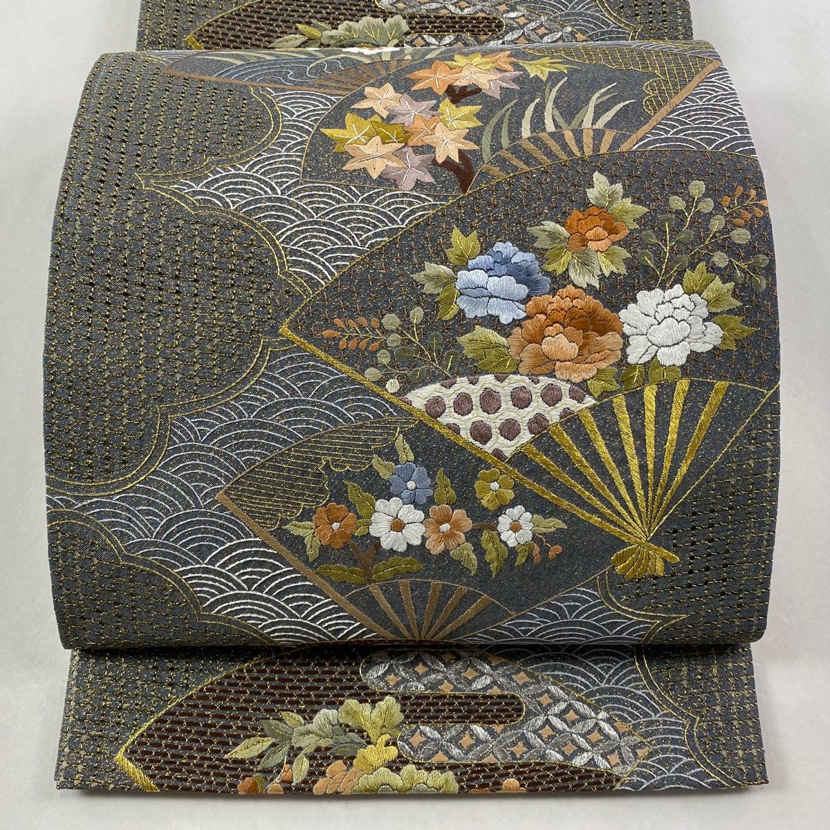 袋帯 扇 草花 刺繍 金糸 灰緑 六通 正絹