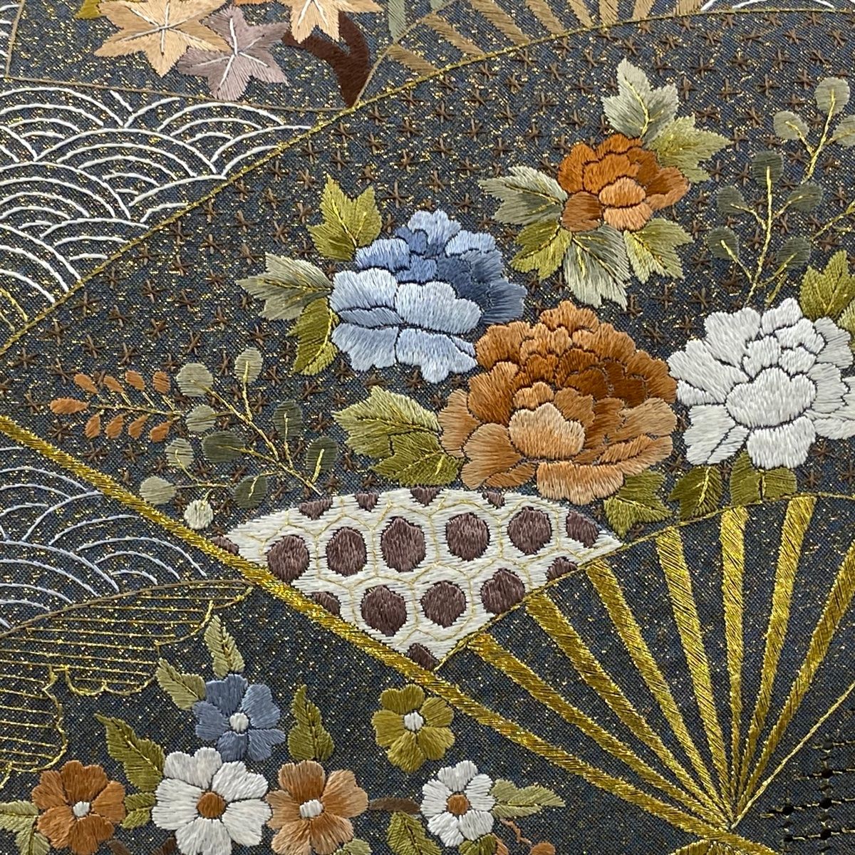 袋帯 扇 草花 刺繍 金糸 灰緑 六通 正絹