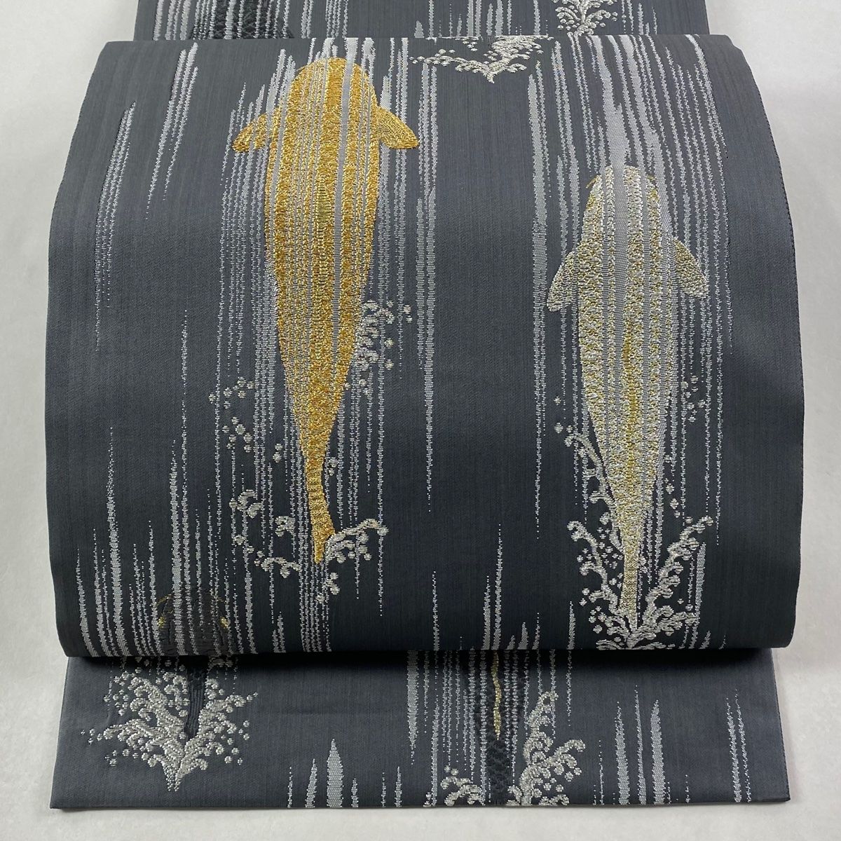 袋帯 山口美術織物 落款 鯉の滝登り しぶき 金銀糸 灰色 六通 正絹