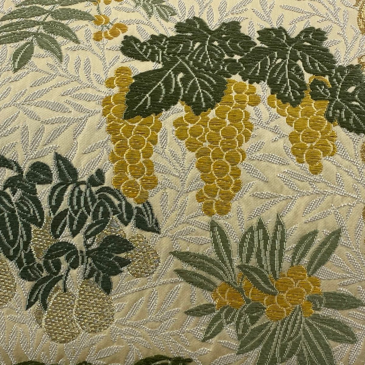 袋帯 果樹 葉柄 刺繍 金銀糸 ベージュ お太鼓柄 正絹