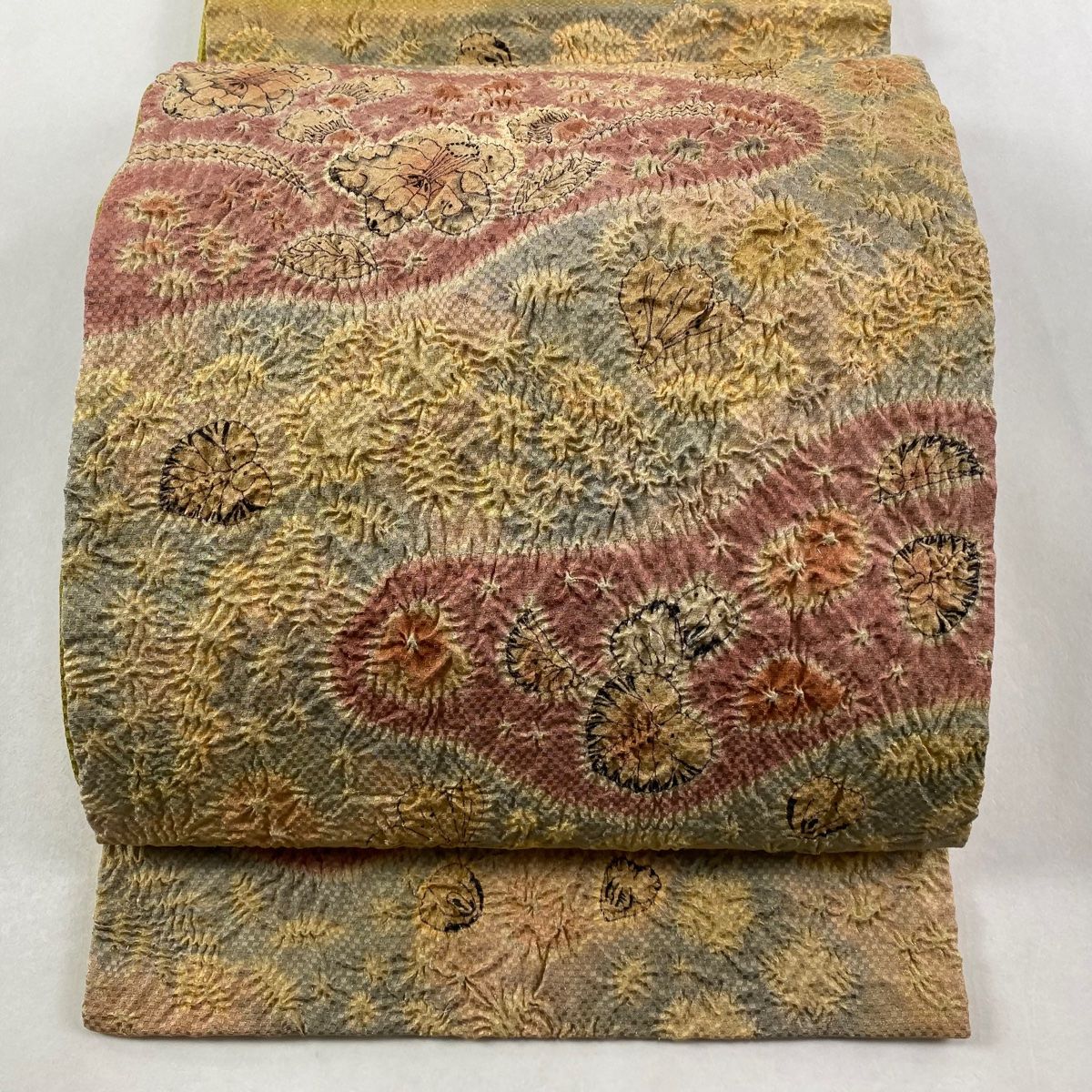 袋帯 落款 草花 絞り 銀糸 ピンク お太鼓柄 正絹