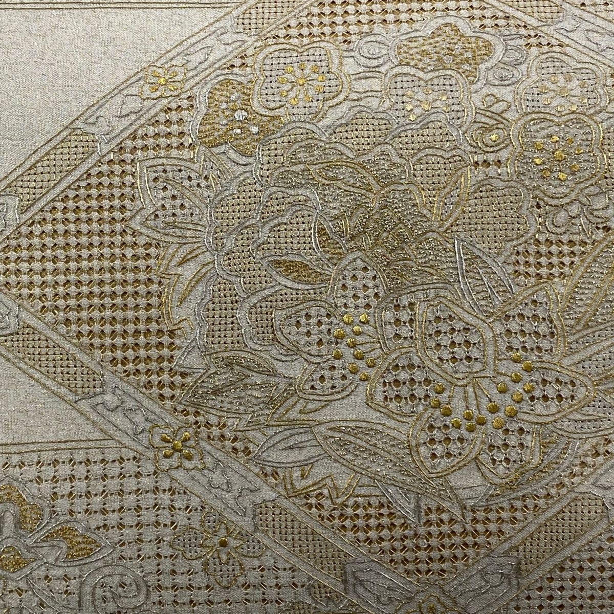 袋帯 草花 霞 金銀糸 刺繍 ベージュ お太鼓柄 正絹