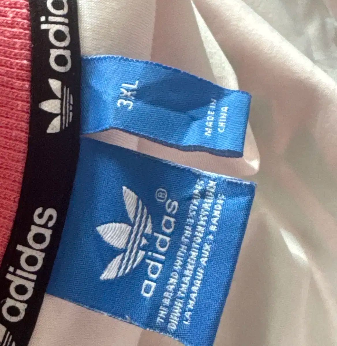 アディダス 必須アイテム カモフラ ピンク トレーナー ジャージ