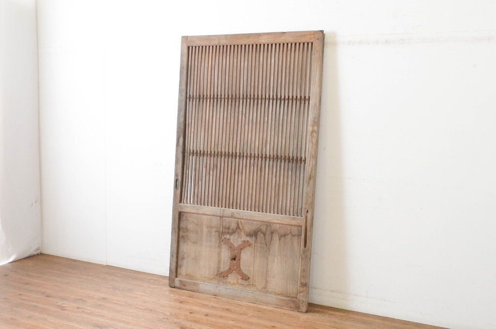 現状販売 格子蔵戸1枚 アンティーク建具 総栗材 格子戸 玄関戸 引き戸 4~7営業日前後で発送 修理加工希望の方3ヶ月程で発送 R-065021