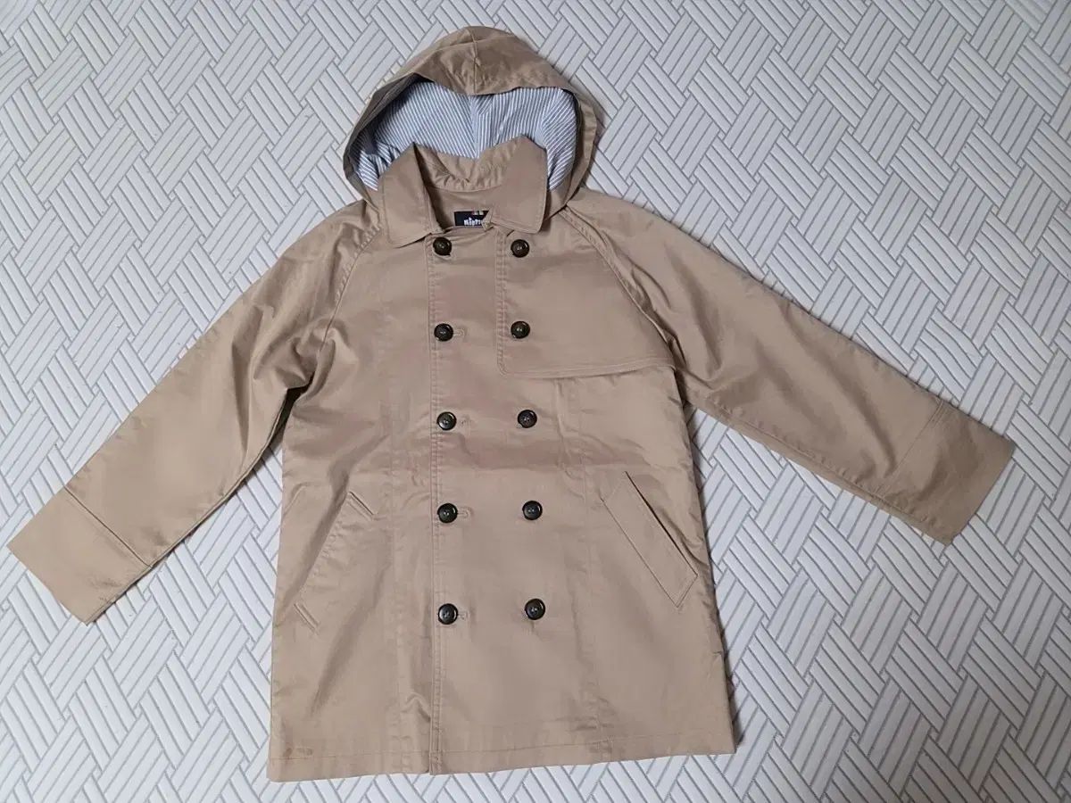 シロップ． 軽やかにはおれるカジュアルトレンチコート〈ベージュ GREY 