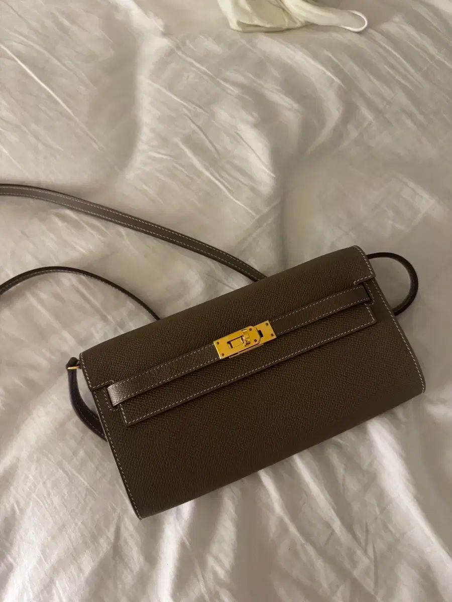 メードインイタリー クロコセンター取り クラッチバック ゴールド