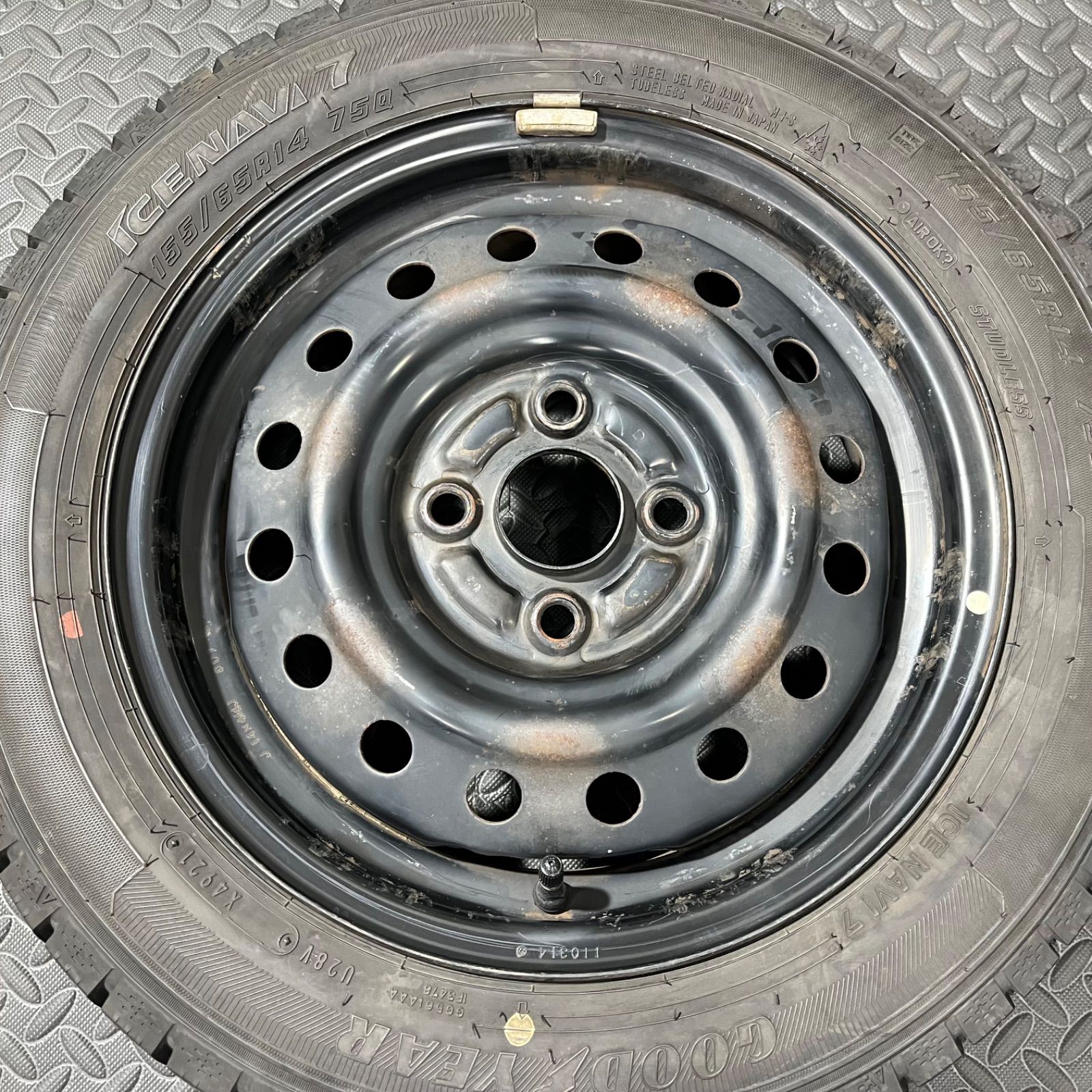 21年製 155 65 R 14 グッドイヤー アイスナビ7 スズキ アルト ワゴンR スペーシア スタッドレスタイヤ 1203