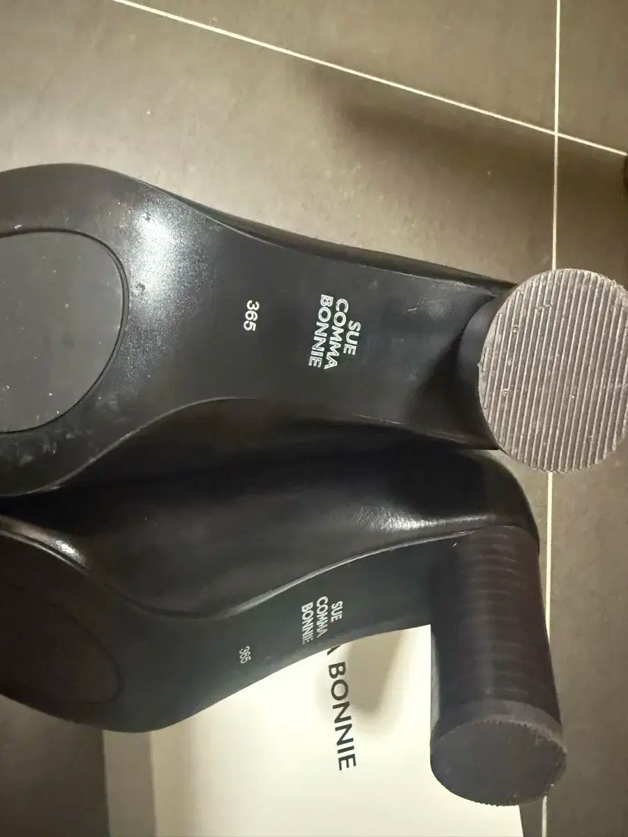 ブラックパンプスヒール