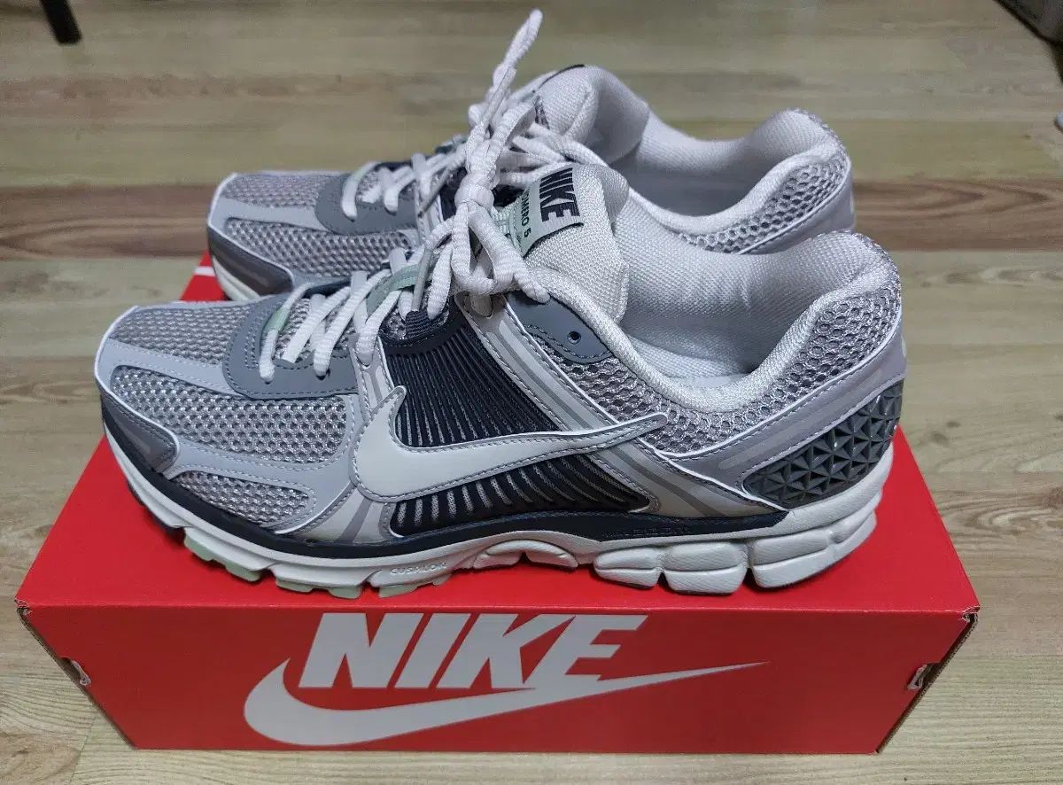 ナイキ ズーム ボメロ 5 コブルストン 275