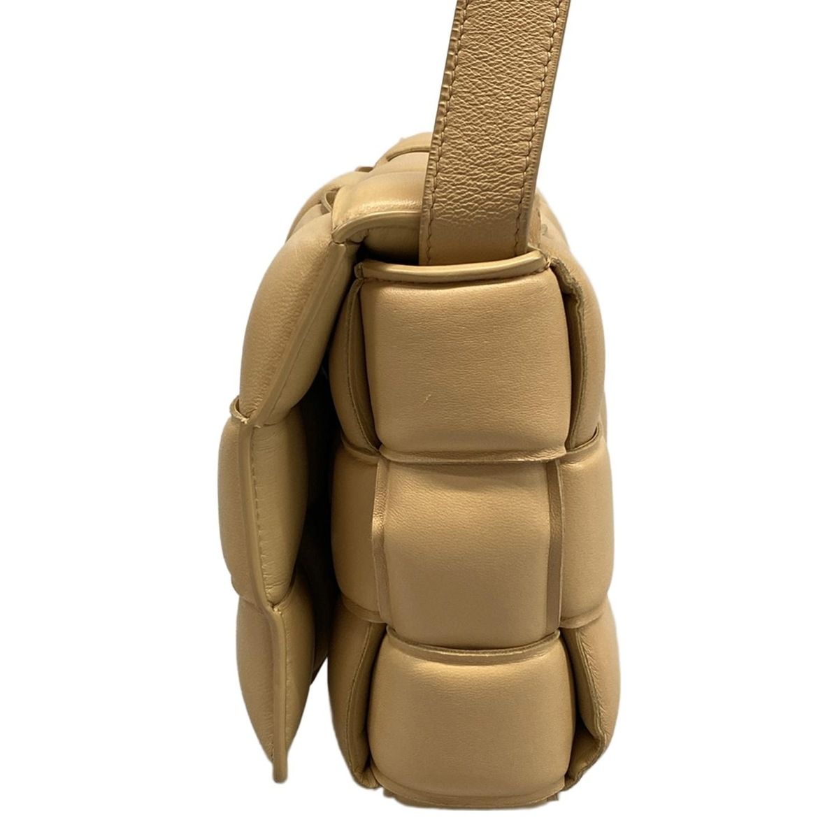 BOTTEGA ボッテガヴェネタ パデッドカセット ショルダーバッグ ラムスキン BOTTEGA VENETA （新品・未使用品）ボッテガヴェネタ パデッド