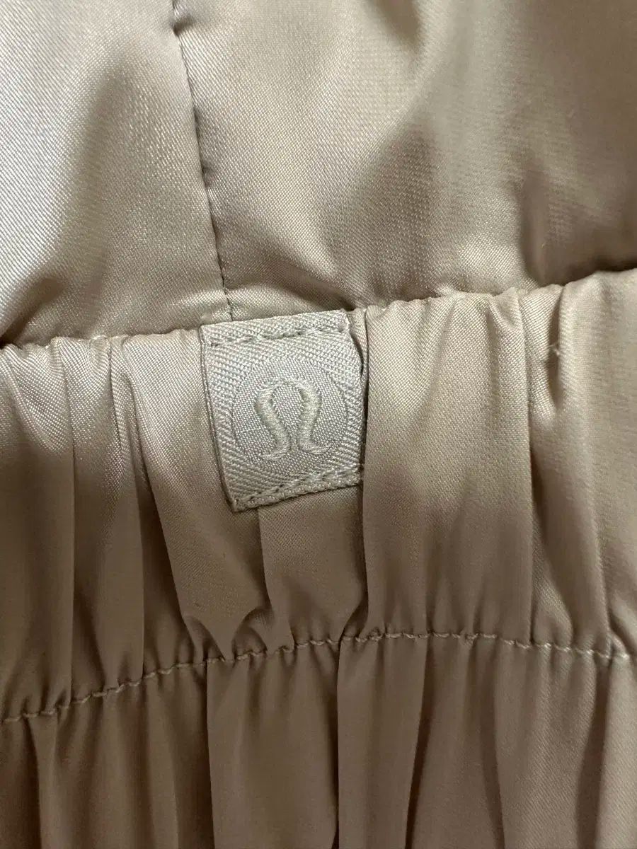 ルルレモン フードジャケット