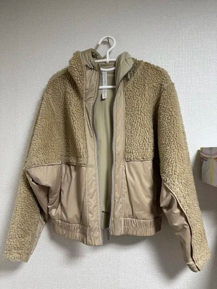 ルルレモン フードジャケット 4サイズ