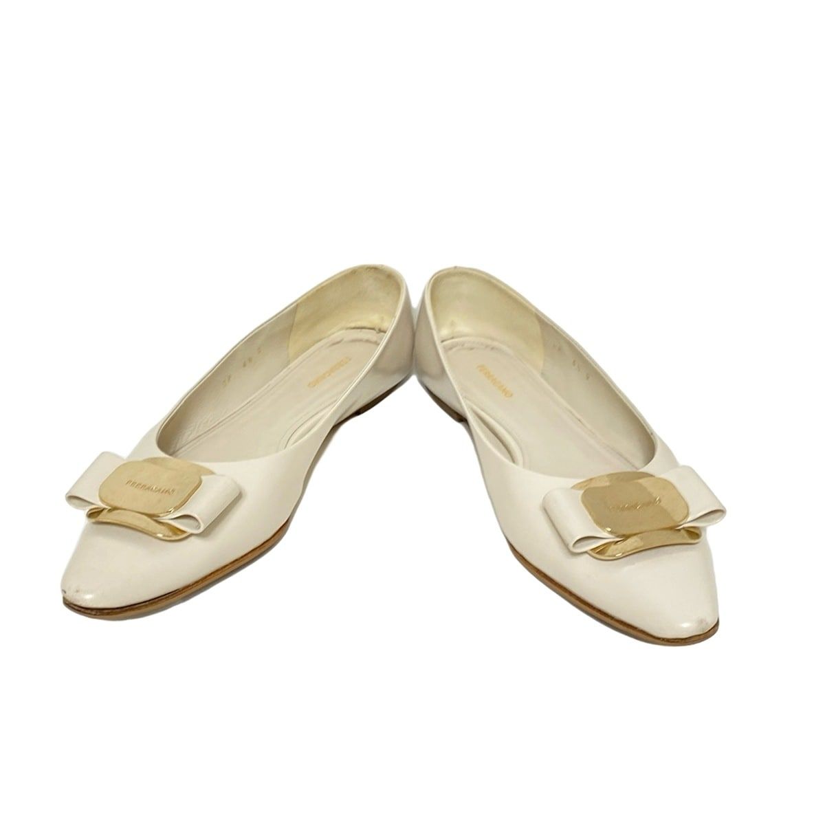 サルバトーレフェラガモ フラットシューズ 6 1 2 レディース - オフホワイト リボン アウトソール張替済 レザー