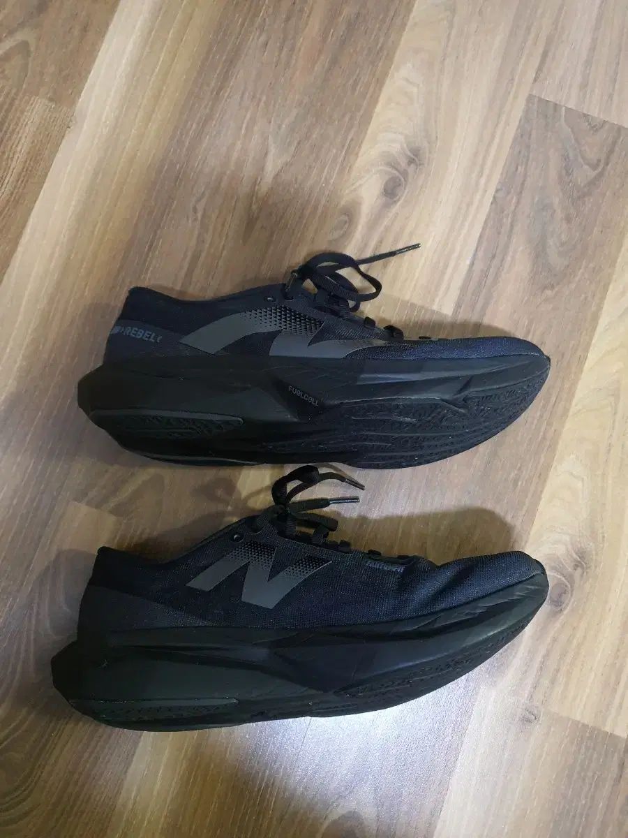 ニューバランス フューエルセル レベル v4 260