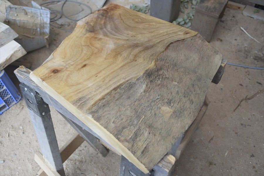 アウトレット クス(樟)の一枚板 長さ約47cm 幅約47～50cm 厚さ約5.9cm