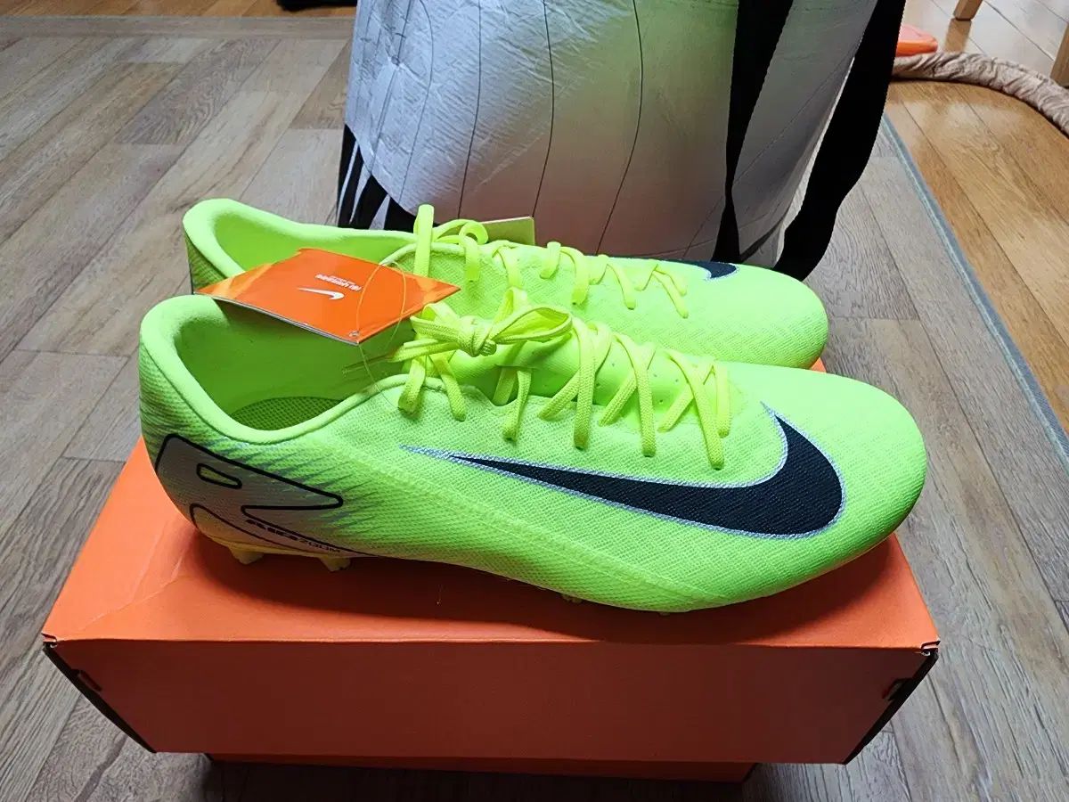  NIKE サッカーシューズ マーキュリアル ベイパー 16 フットサルシューズ シューズ