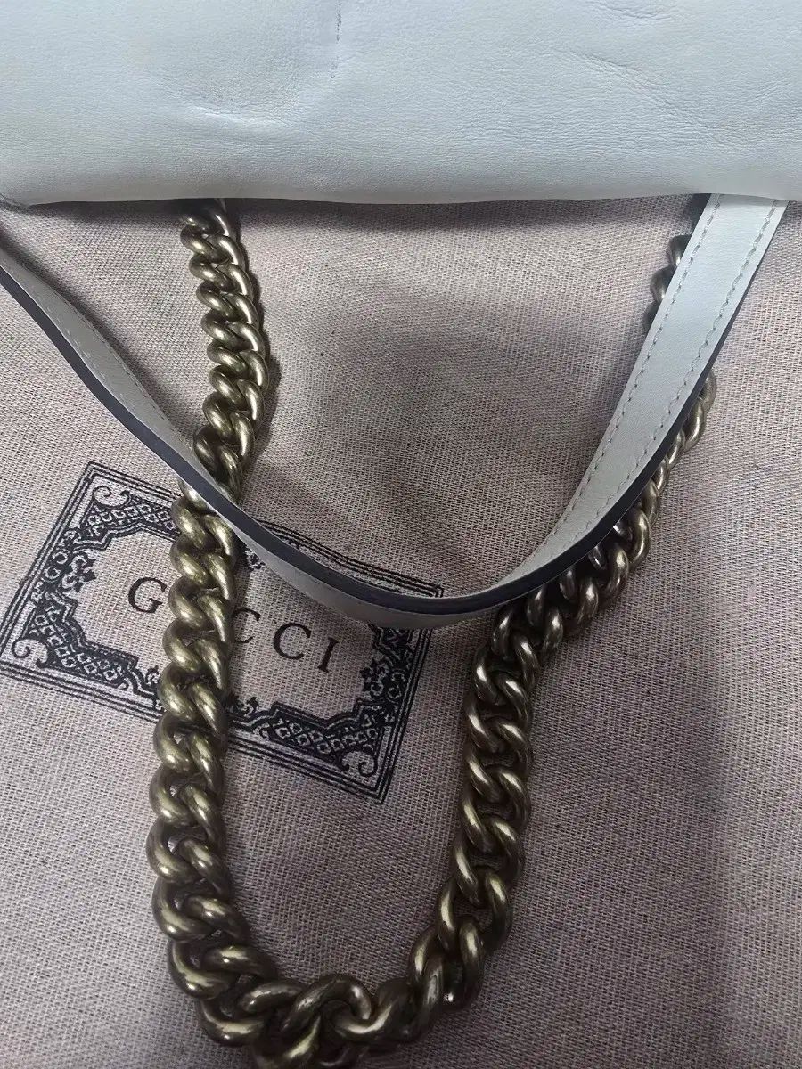  グッチ マーモント マトラッセ GG ロゴ チェーンバッグ アイボリー メッセンジャーバッグ ショルダーバッグ