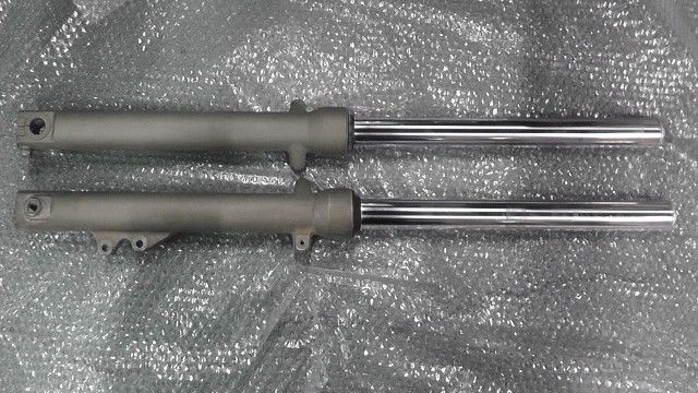 FTR 223 MC 34 の フロントフォーク SHOWA