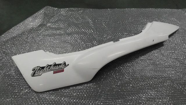 ナイトホーク250 MC 26 1102 xxx の サイドカバー 左 傷