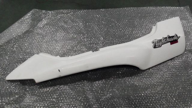 ナイトホーク250 MC 26 1102 xxx の サイドカバー 右 傷