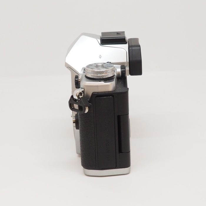  オリンパス OLYMPUS OM D E M 5 MARK 2 ボデイ シルバー その他 カメラ