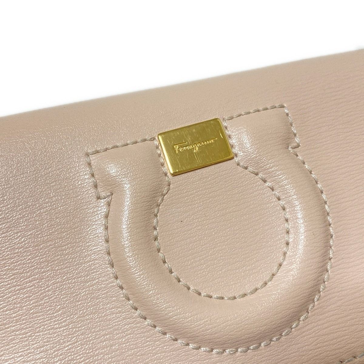 ピンクベージュ