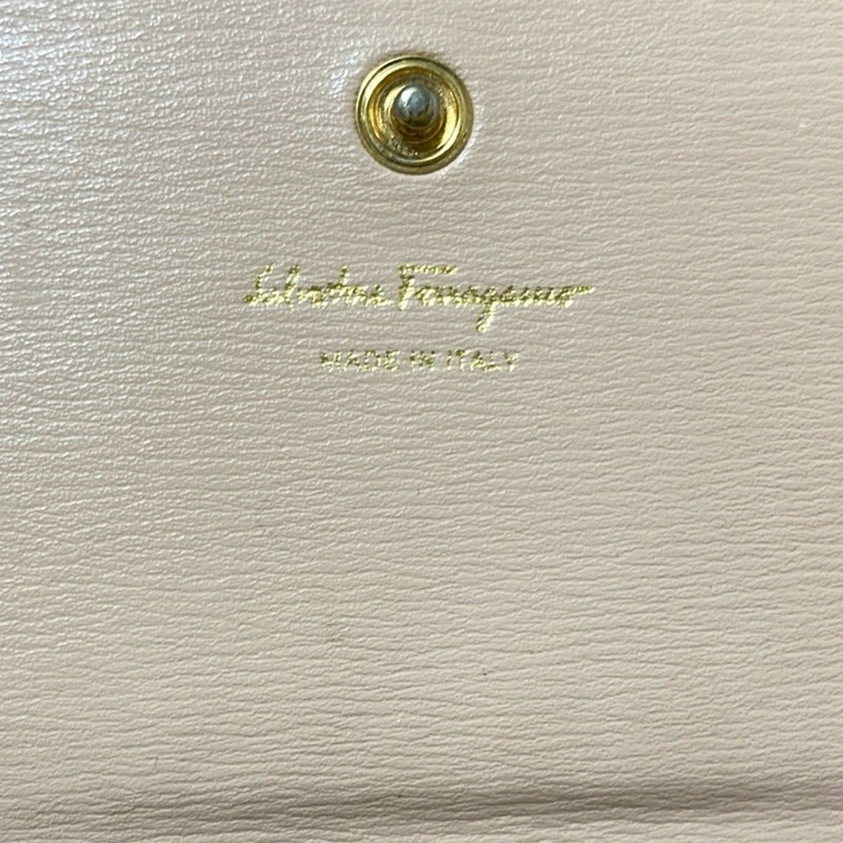 サルバトーレフェラガモ 長財布