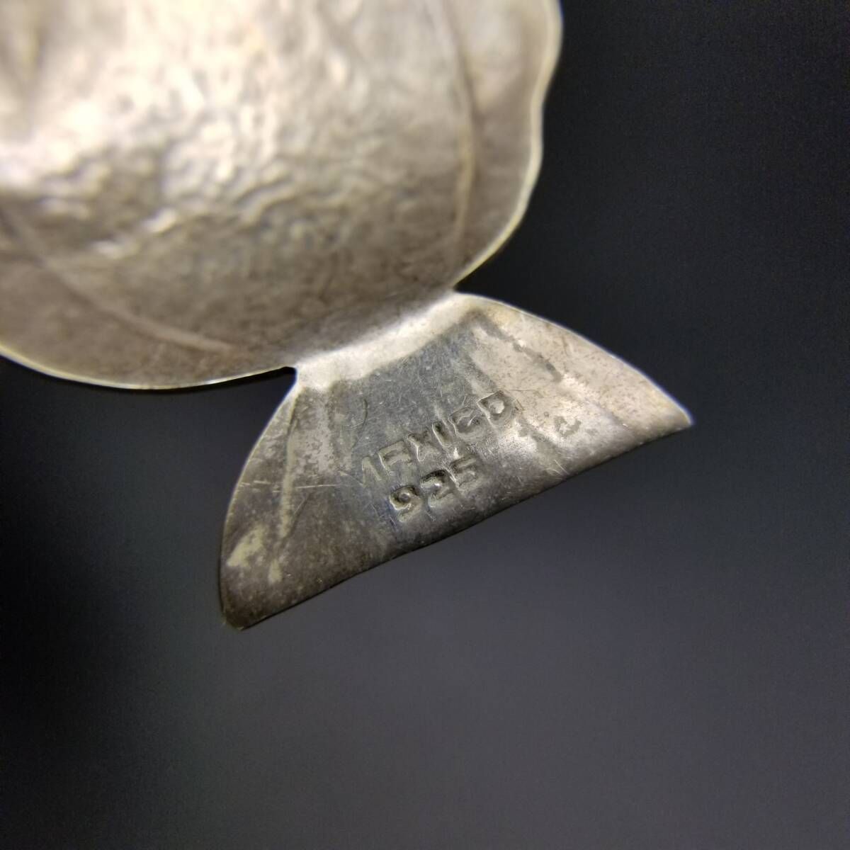 メキシコ 925 シルバー ヒラメ 魚 ヴィンテージ フィッシュ チャーム 銀 ペンダントヘッド Mexico 大ぶり 個性派ジュエリー Y24-T メキシコ 925 シルバー ヒラメ 魚 ヴィンテージ フィッシュ チャーム