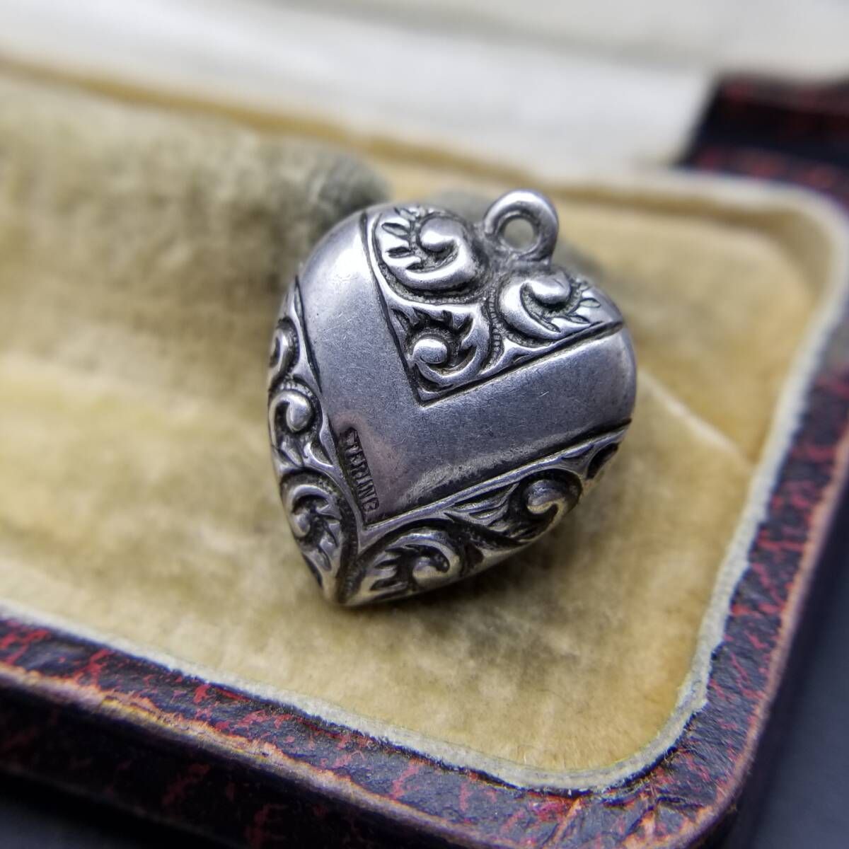 WWII期 ヴィンテージ スウィートハートジュエリー 唐草模様 V字 チャーム 925 シルバー ペンダントヘッド 銀 リバーシブル Y 25-E