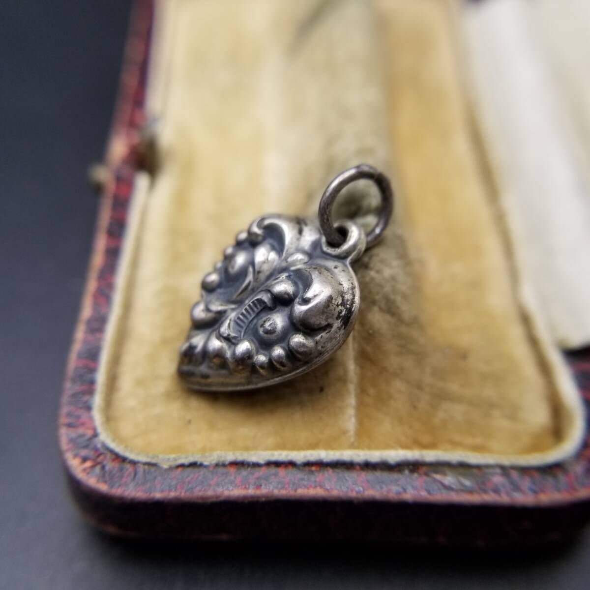 WWII期 ヴィンテージ スウィートハートジュエリー アールヌーヴォー チャーム 925シルバー ペンダントヘッド クラシック デザイン Y 25-D