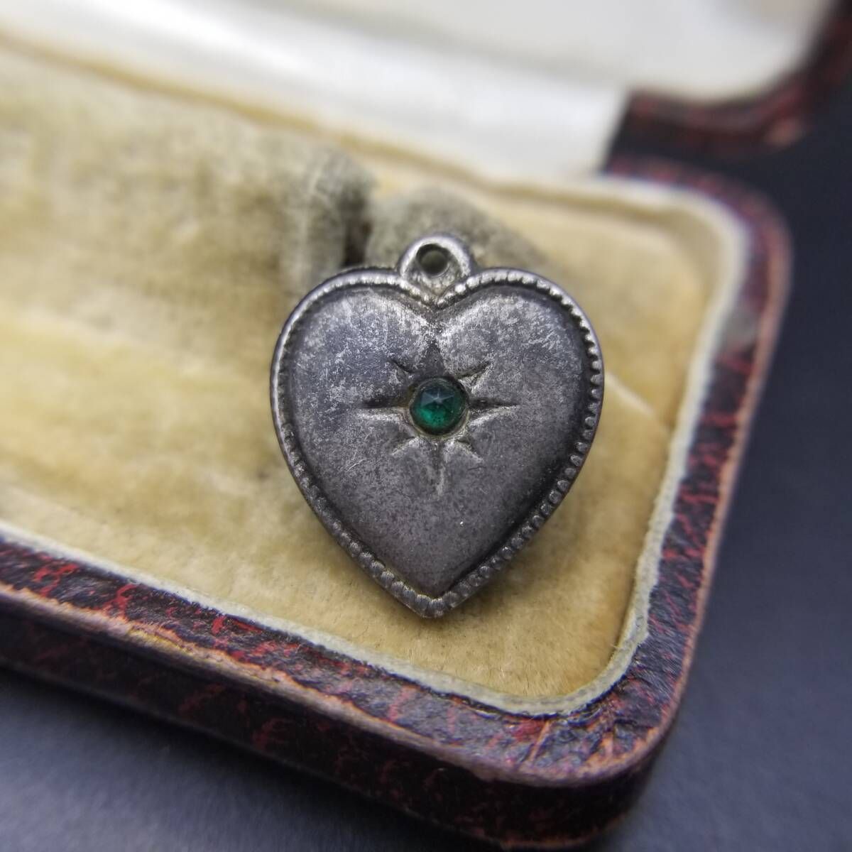 WWII期 ヴィンテージ スウィートハートジュエリー チャーム 925 シルバー ペンダントヘッド 銀 緑石 シンプル Puffy Y25-D