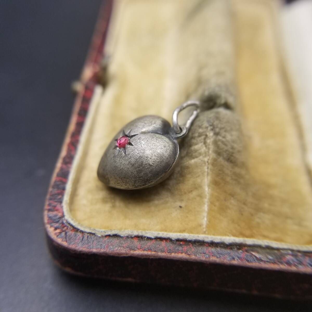 WWII期 ヴィンテージ スウィートハートジュエリー シンプル チャーム