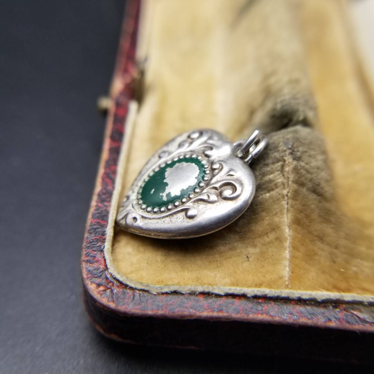 WWII期 ヴィンテージ スウィートハートジュエリー クラシック エナメル チャーム 925 シルバー ペンダントヘッド ネーム彫金 Gohn Y 25-D