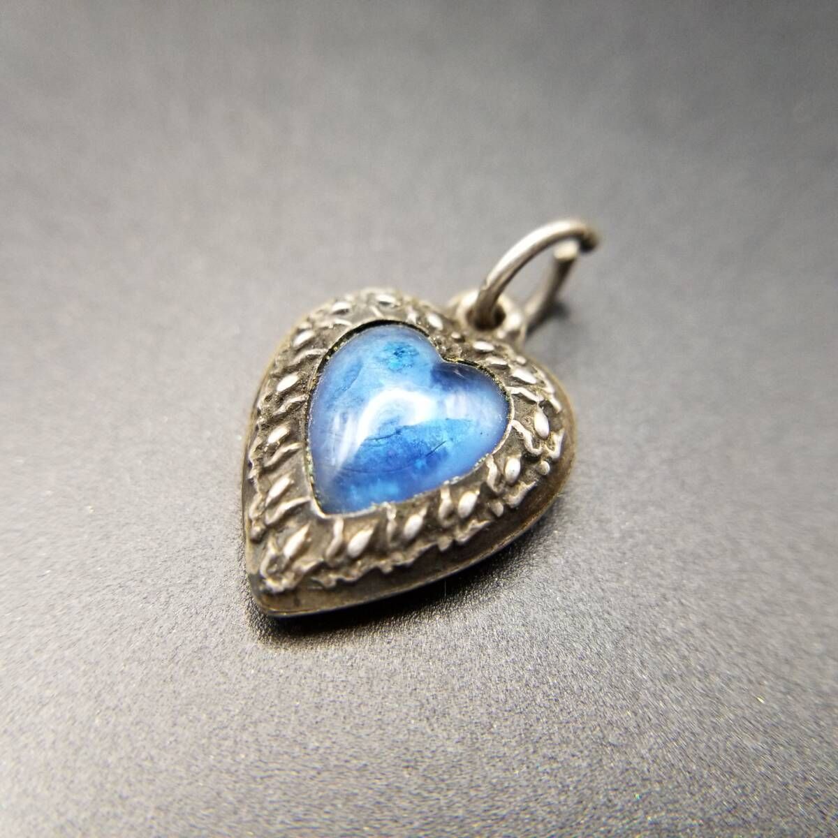 WWII期 ヴィンテージ スウィートハートジュエリー 青いガラス カボション 925 シルバー ペンダントヘッド 銀 彫金 Happy Y25-D WWW_SMP1DAWEKUDUS_SCH_ID