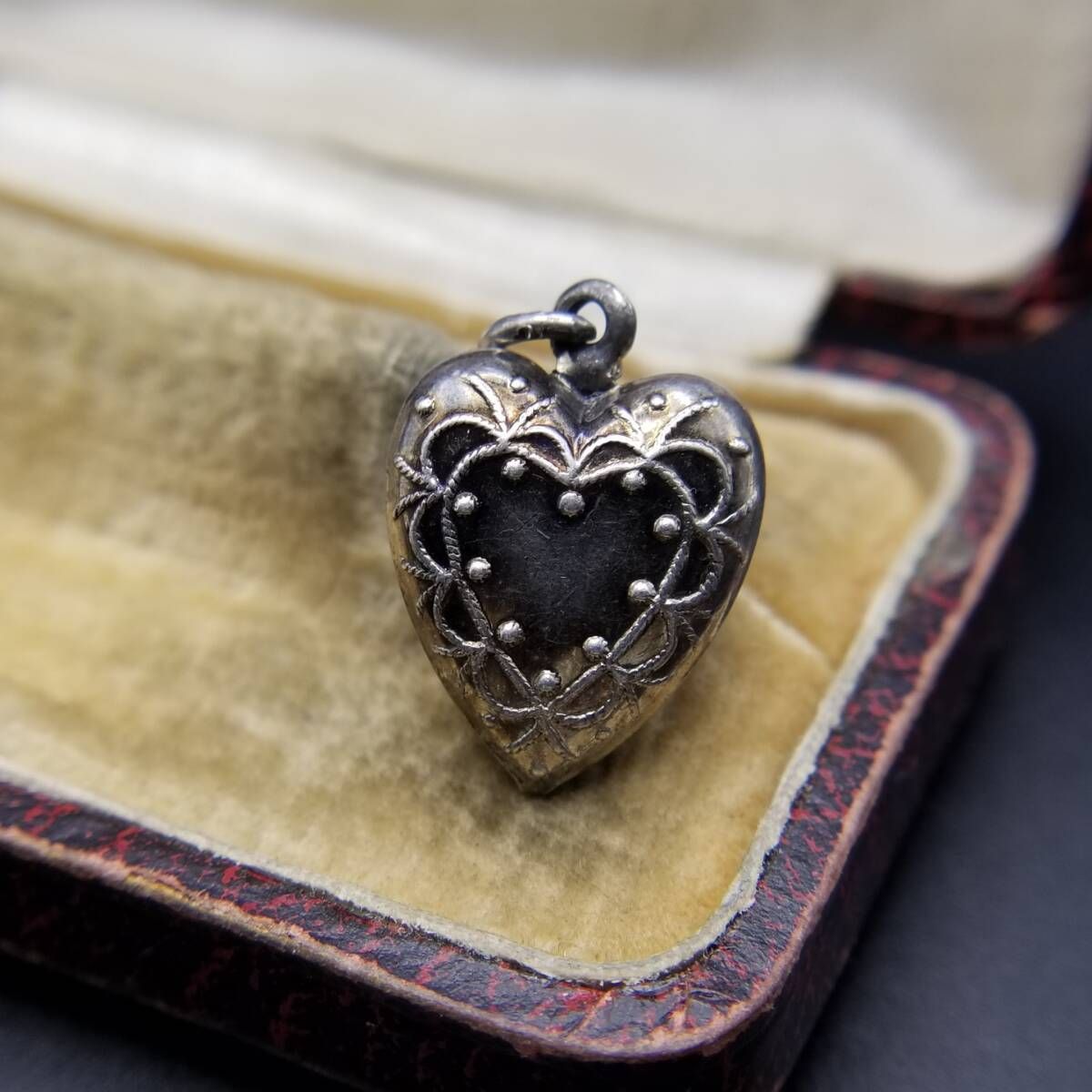 WWII期 ヴィンテージ スウィートハートジュエリー レースのような装飾 チャーム 925 シルバー ペンダントヘッド 銀 レトロ Y25-E