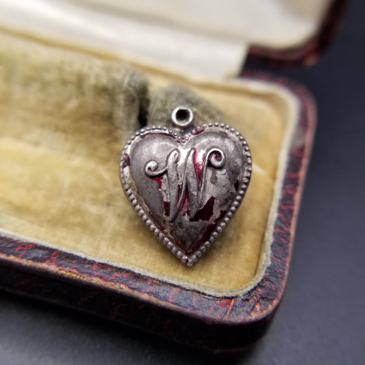 WWII期 ヴィンテージ スウィートハートジュエリー イニシャルレター W チャーム 925 シルバー ペンダントヘッド 銀 彫金 Mama Y25-E