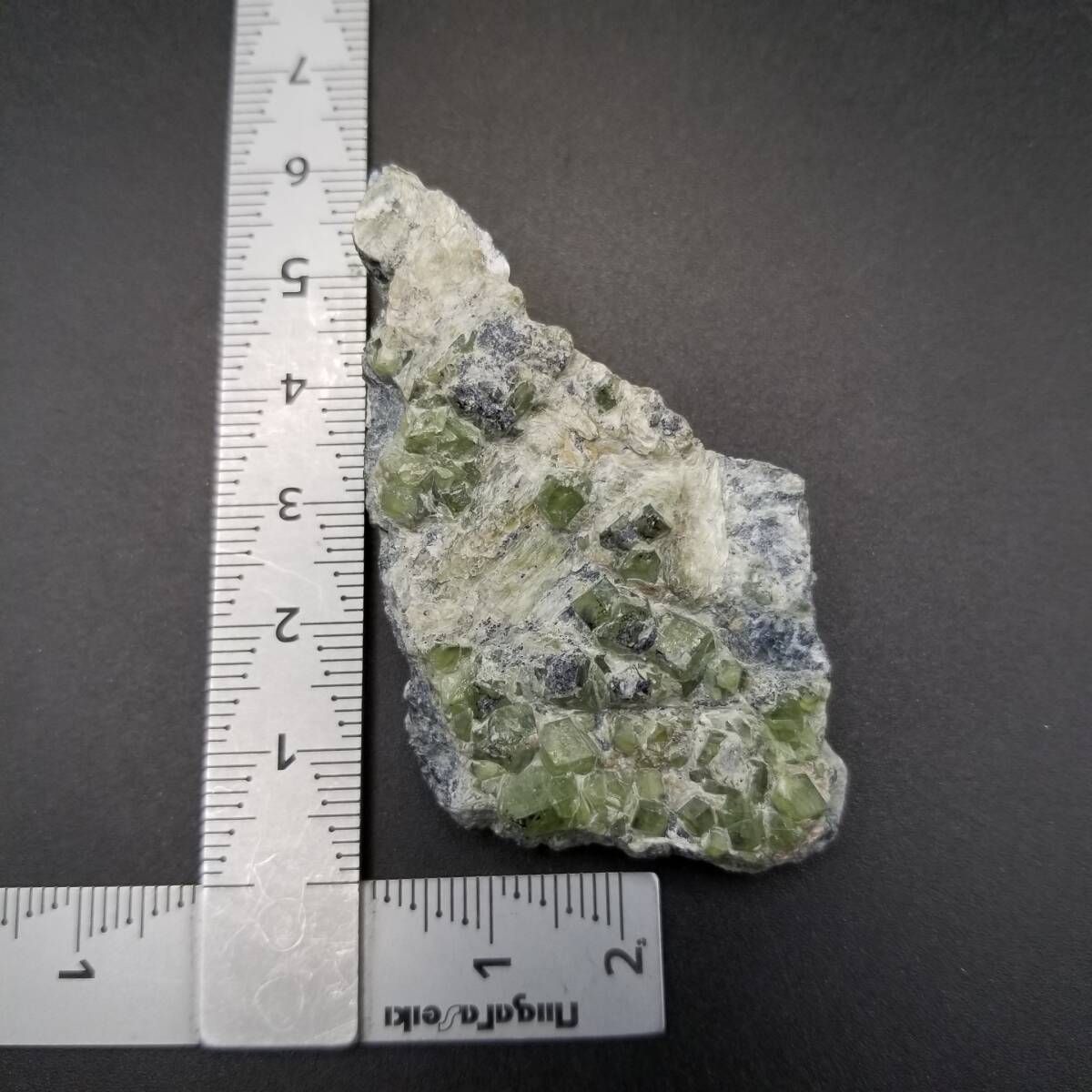 パキスタン産 デマントイドガーネット クリスタル クラスター 鉱物