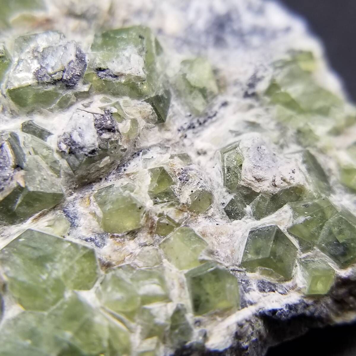 パキスタン産 デマントイドガーネット クリスタル クラスター 鉱物