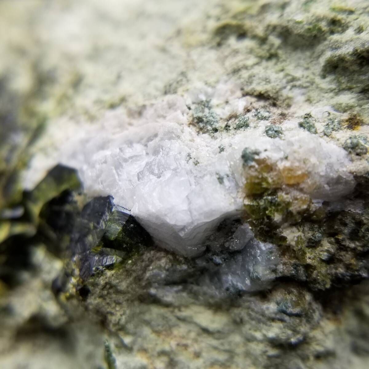 イラン産 巨大 デマントイドガーネット クリスタル 鉱物 原石 鉱石