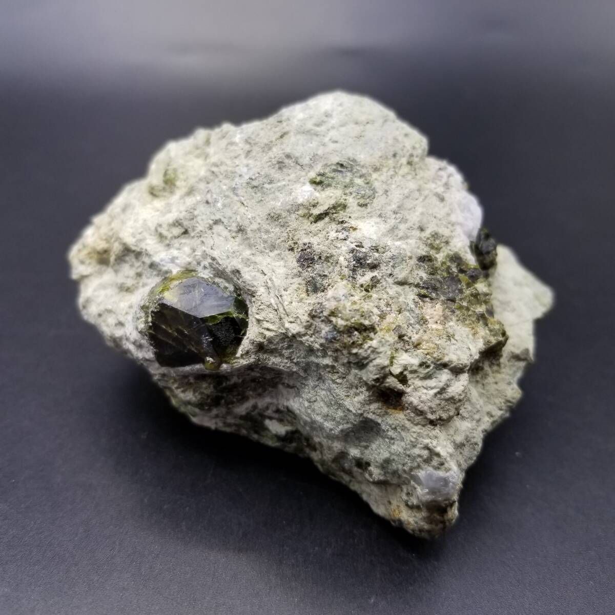 イラン産 巨大 デマントイドガーネット クリスタル 鉱物 原石 鉱石