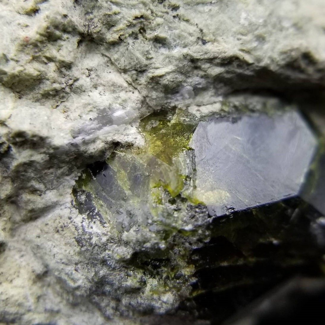 イラン産 巨大 デマントイドガーネット クリスタル 鉱物 原石 鉱石