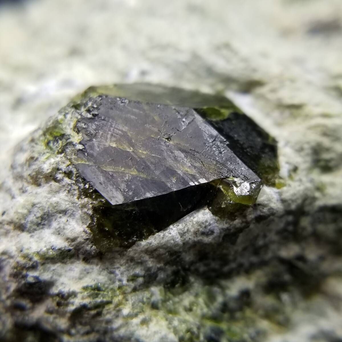 イラン産 巨大 デマントイドガーネット クリスタル 鉱物 原石 鉱石