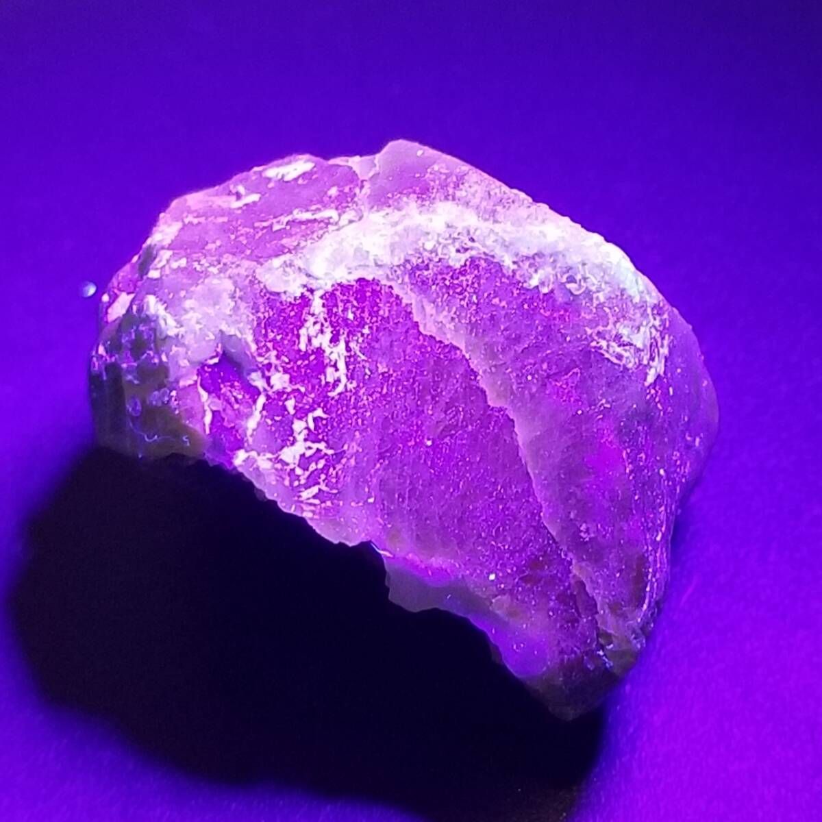 アフガニスタン産 藍方石 アユイン 雲母 クリスタル 共生鉱物 原石