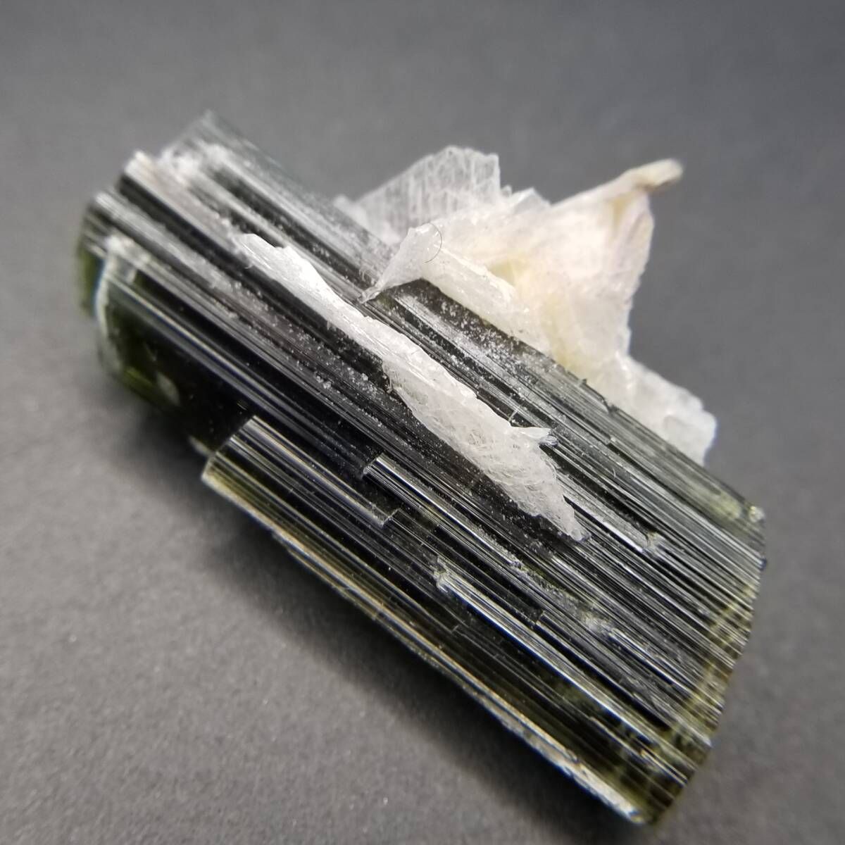 ボージーストーン③ レインボーボージーストーン Boji Alive STONS