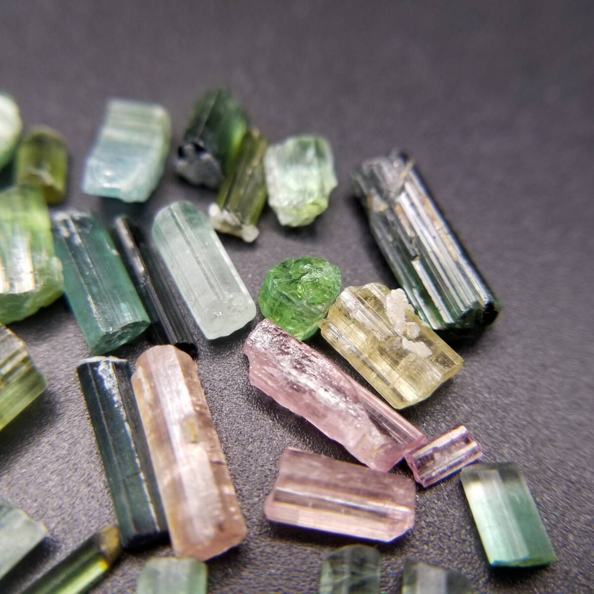 アフガニスタン産 色とりどり トルマリン クリスタル 鉱物 原石 鉱石