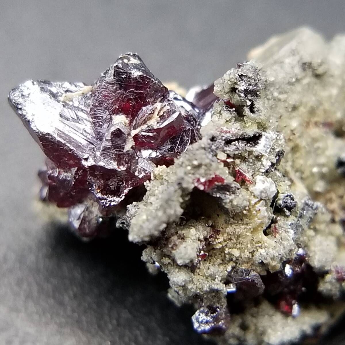 ドイツ産 レッド クリスタル ドロマイト 共生鉱物 原石 鉱石 標本 23