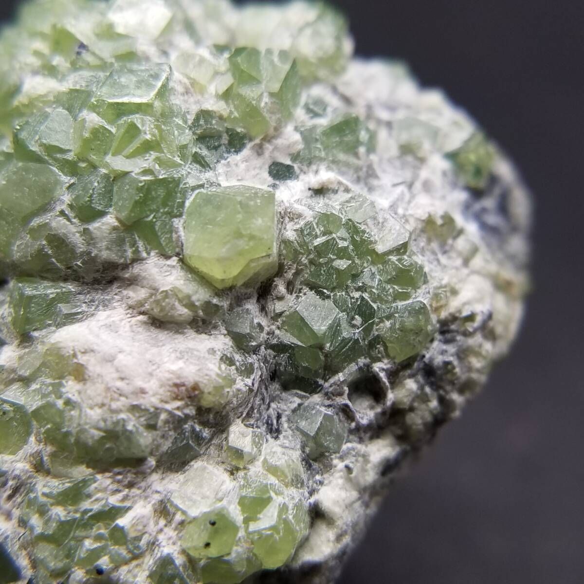 パキスタン産 デマントイドガーネット クリスタル クラスター 鉱物